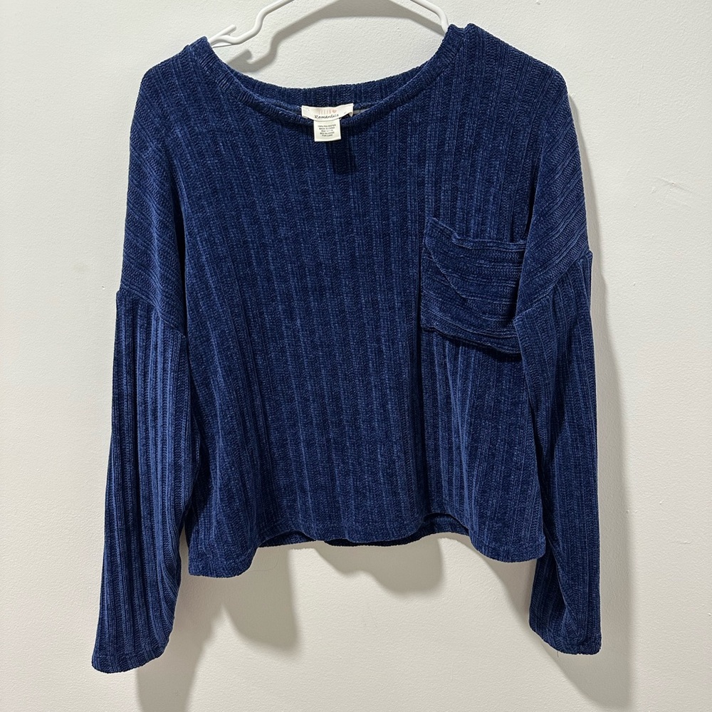 Urban Romantics fuzzy sweater Size L, navy blue